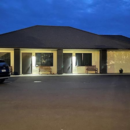 Kauri Court Motel Palmerston North Exterior foto